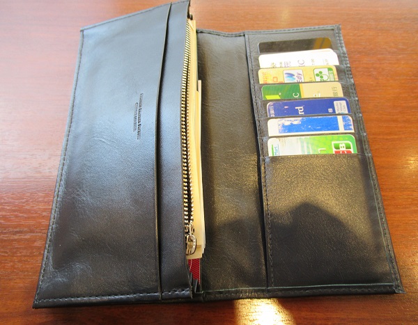 business-leather-wallet-use1