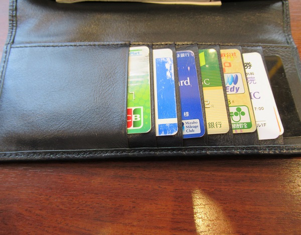 business-leather-wallet-use2